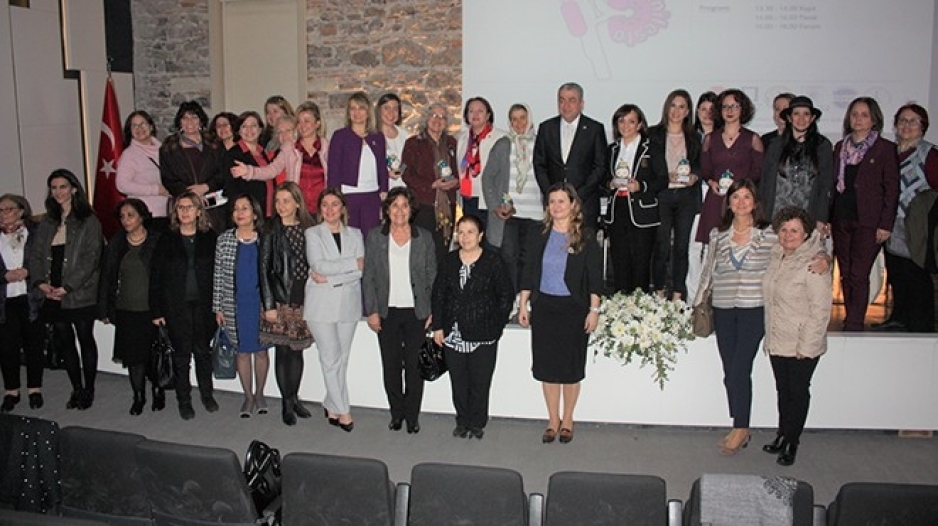 8 Martta 8 Kadından 8 Soruna 8 Çözüm Önerisi Panelinde Nazik Işık'la Birlikte